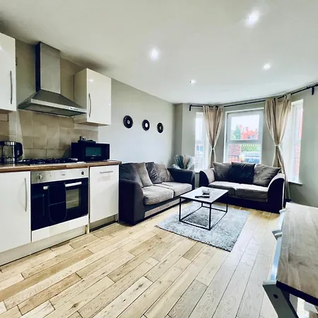Lovely 4 Bed Manchester Exterior photo