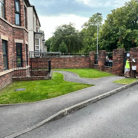 Lovely 4 Bed Manchester Exterior photo
