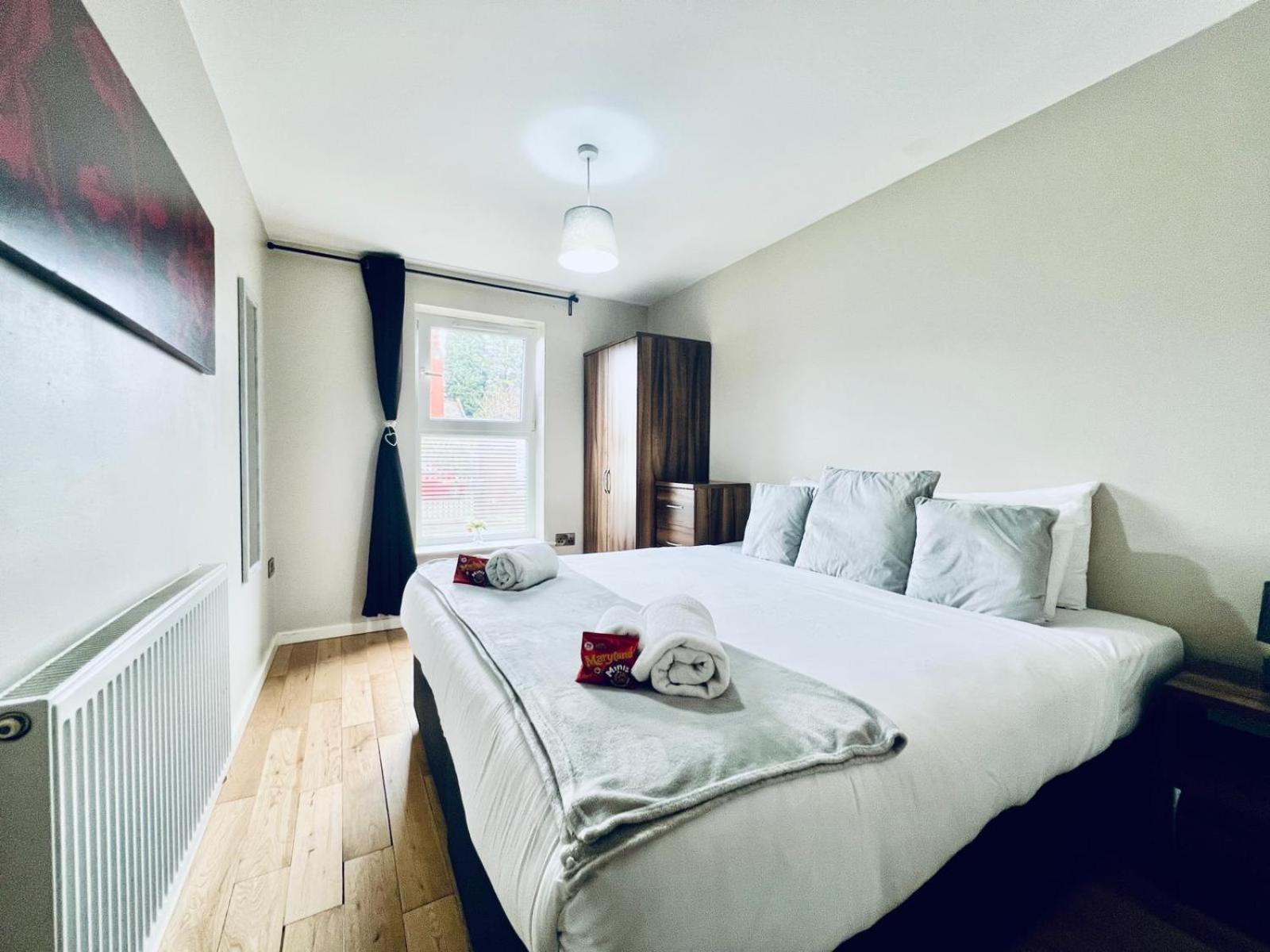 Lovely 4 Bed Apartment *