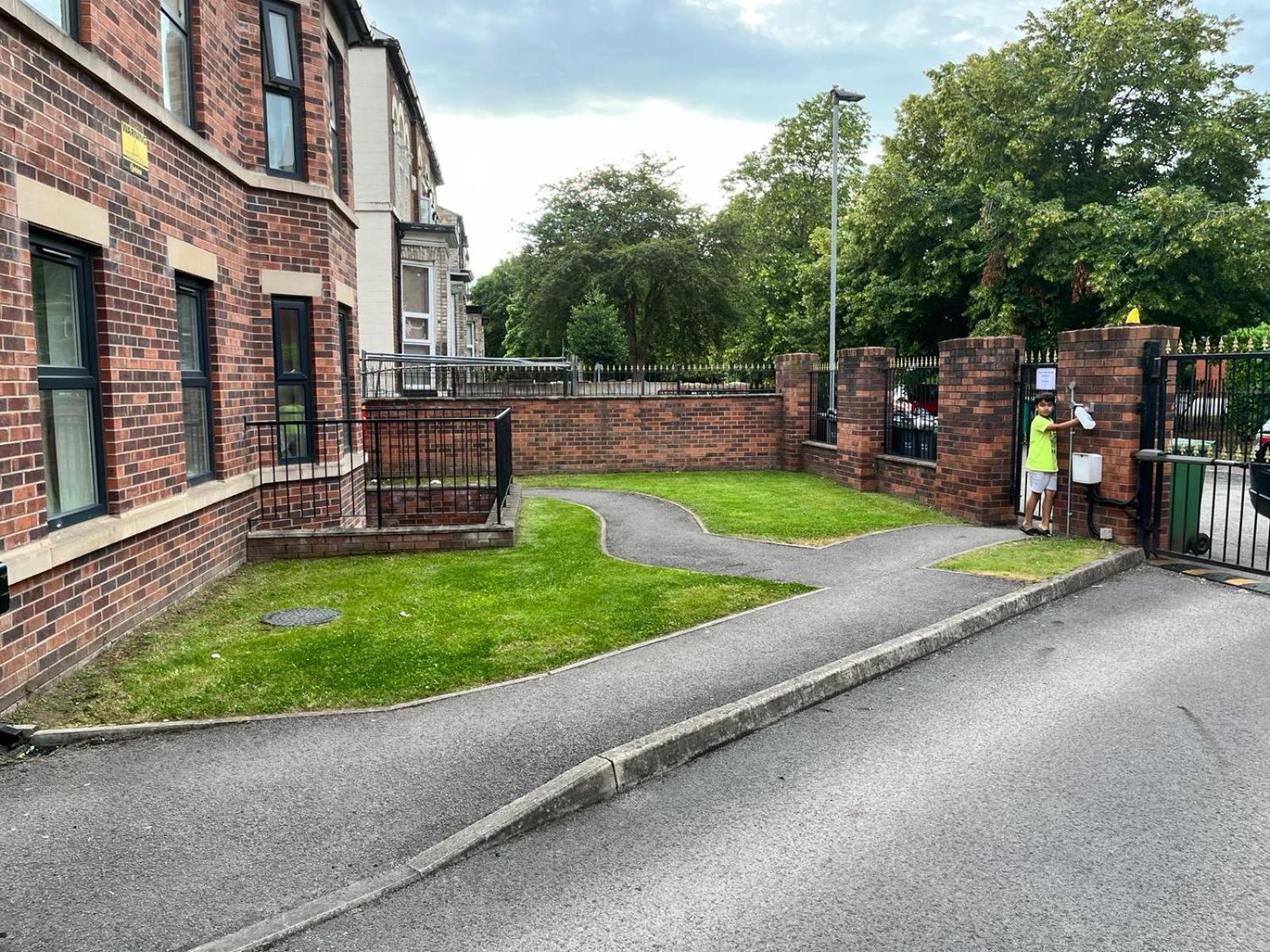 Lovely 4 Bed *