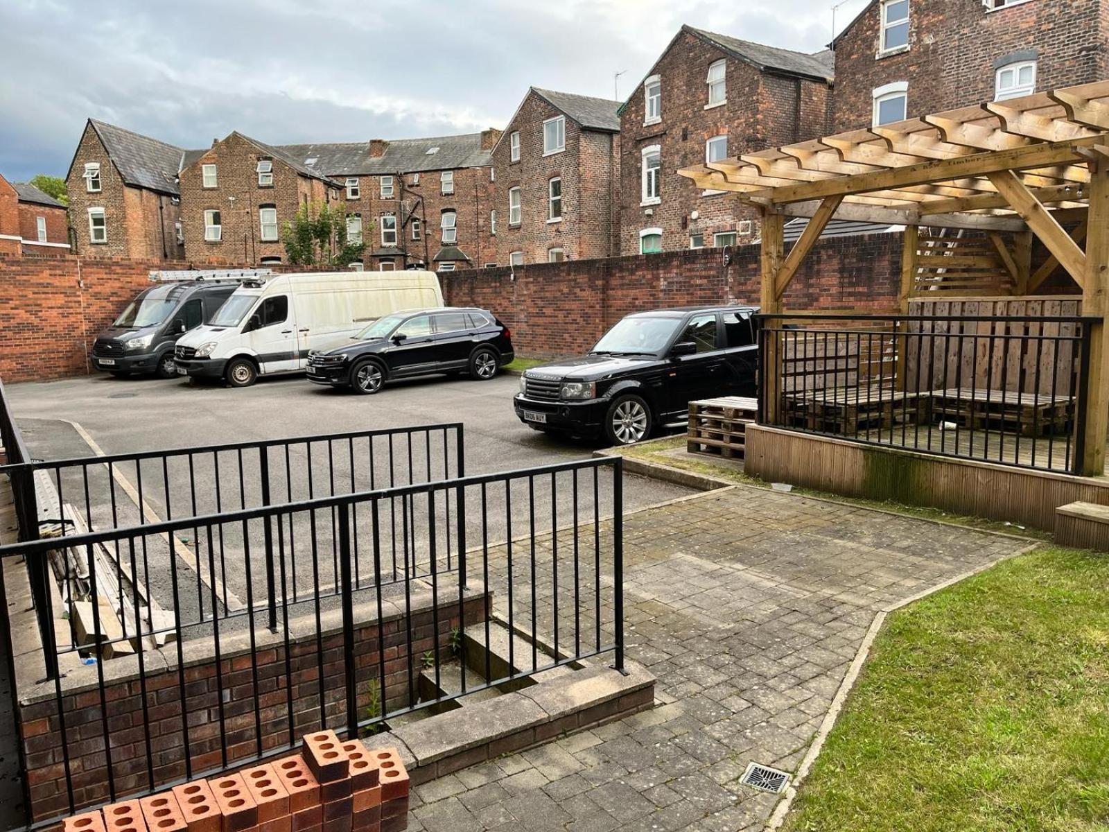 Lovely 4 Bed Apartment *